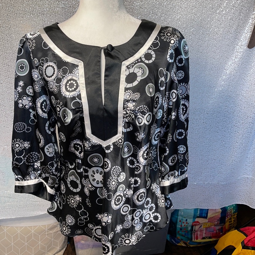 Violet & Claire blouse size M